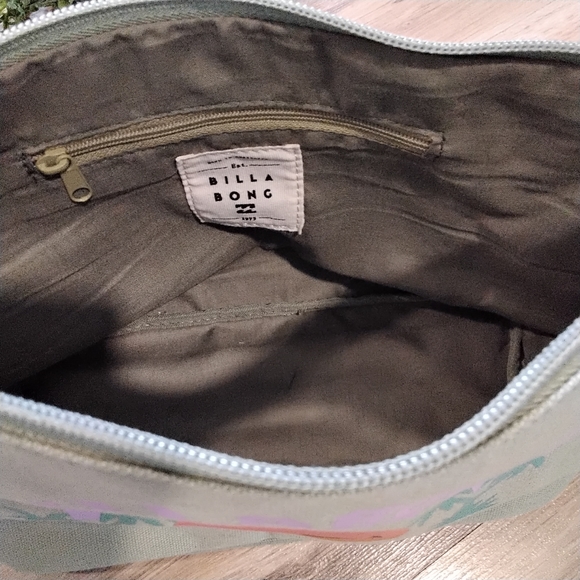 New! 🙂Billabong JRS Handbag - Picture 3 of 4